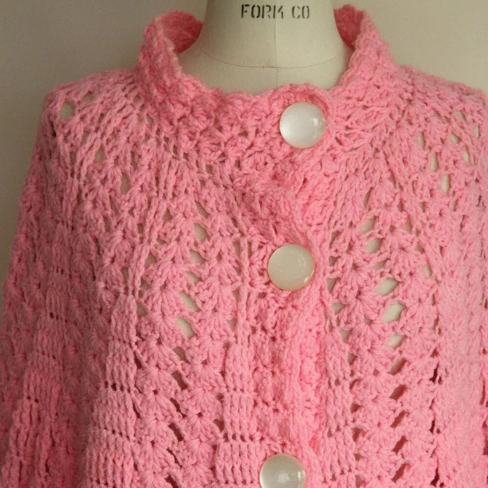 Vintage 1960s 1970s Poncho Shawl, Pink Knit or Crochet with Buttons Cape Wrap - Picture 3 of 10